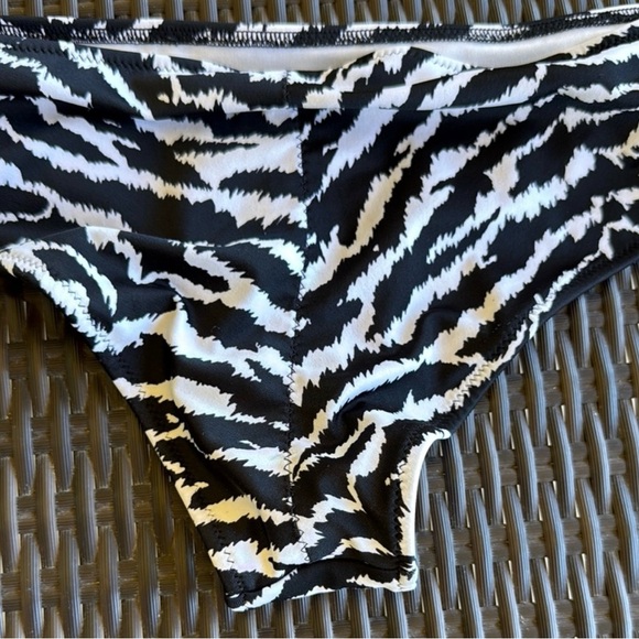 Victoria’s Secret Zebra Print Cheeky Hipster Bikini Bottom Size S NWOT black - Picture 5 of 5